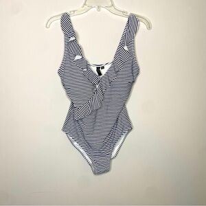 Nip Tuck Swimsuit Sz 6 One piece Preppy Stripes Tummy Control Classic Old Money